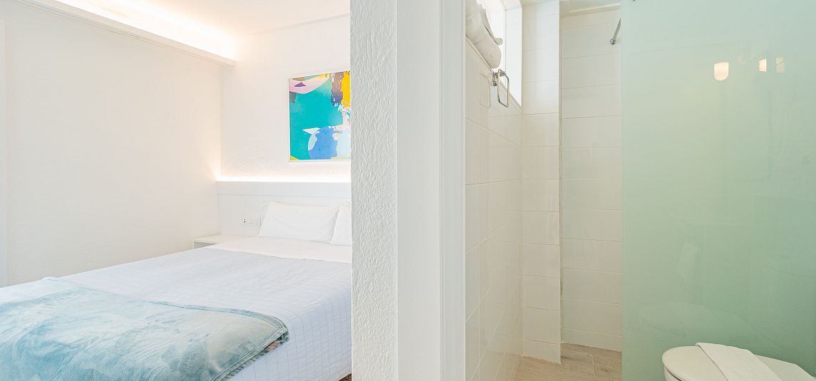 Double Room with Balcony and Side sea view