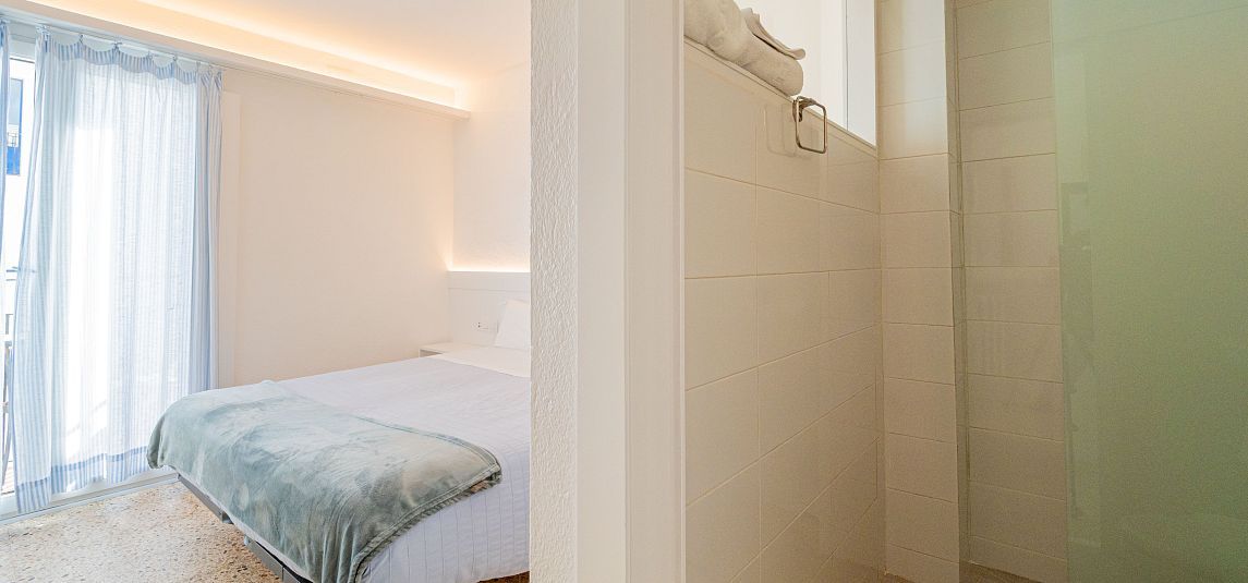 Double Room with Balcony and Side sea view