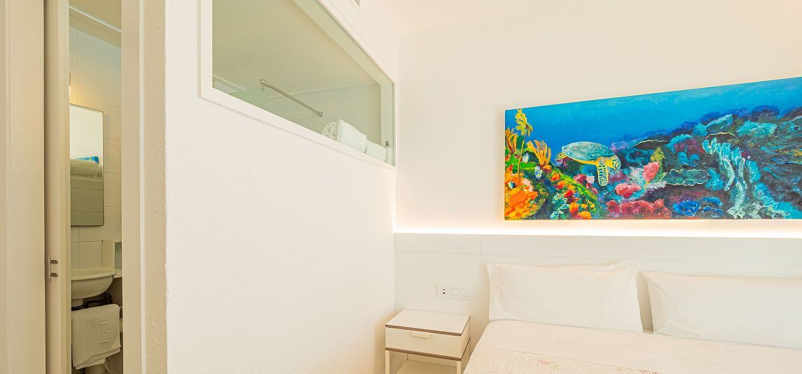 Double Room with Balcony and Side sea view