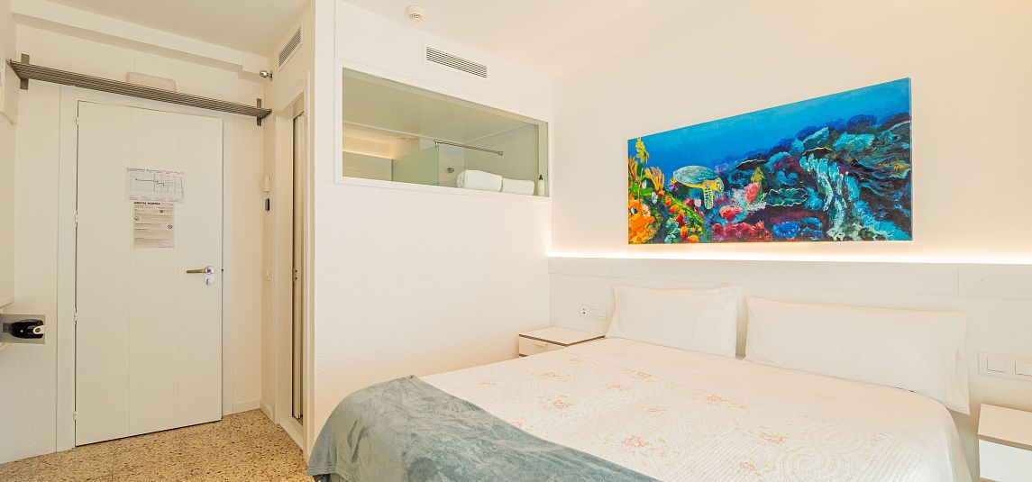 Double Room with Balcony and Side sea view