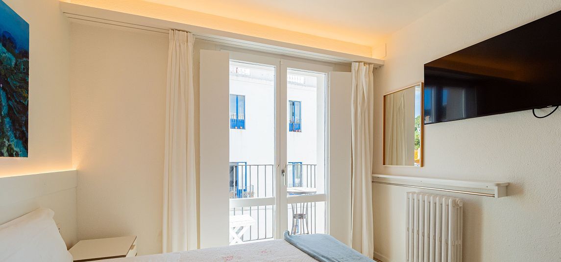 Double Room with Balcony and Side sea view