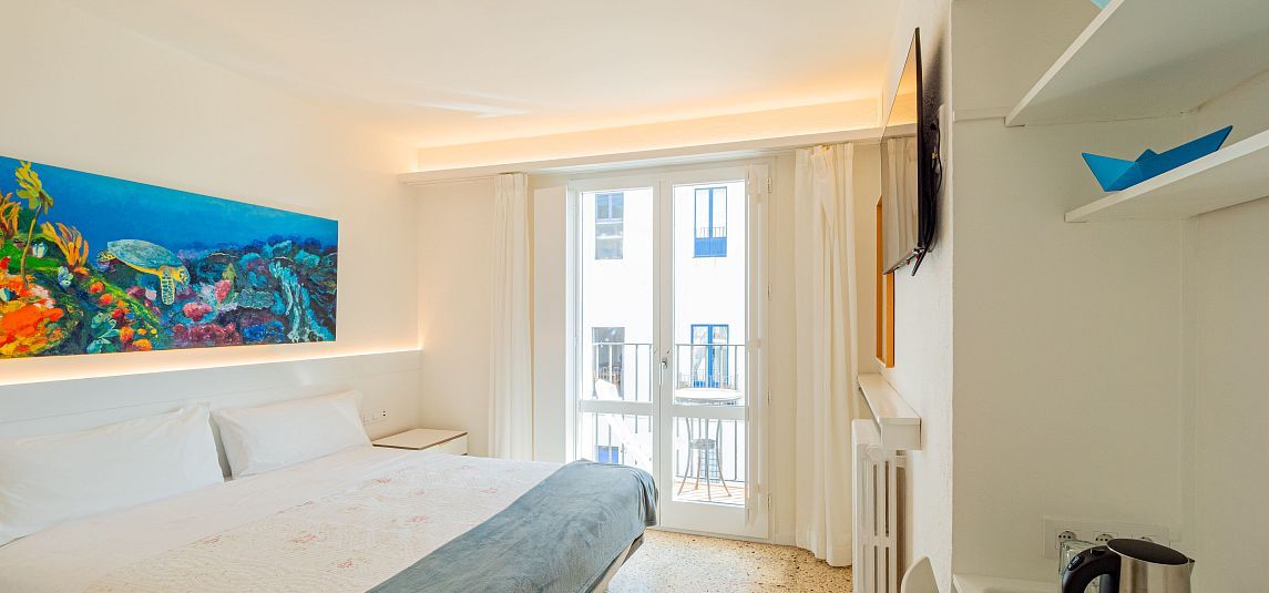 Double Room with Balcony and Side sea view