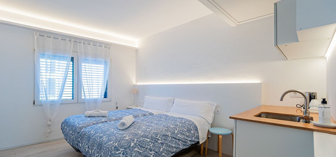 Chambre Familiale Supérieure avec vue latérale sur la mer