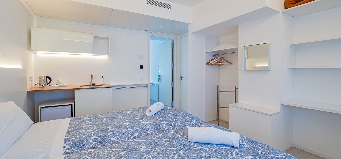 Chambre Familiale Supérieure avec vue latérale sur la mer