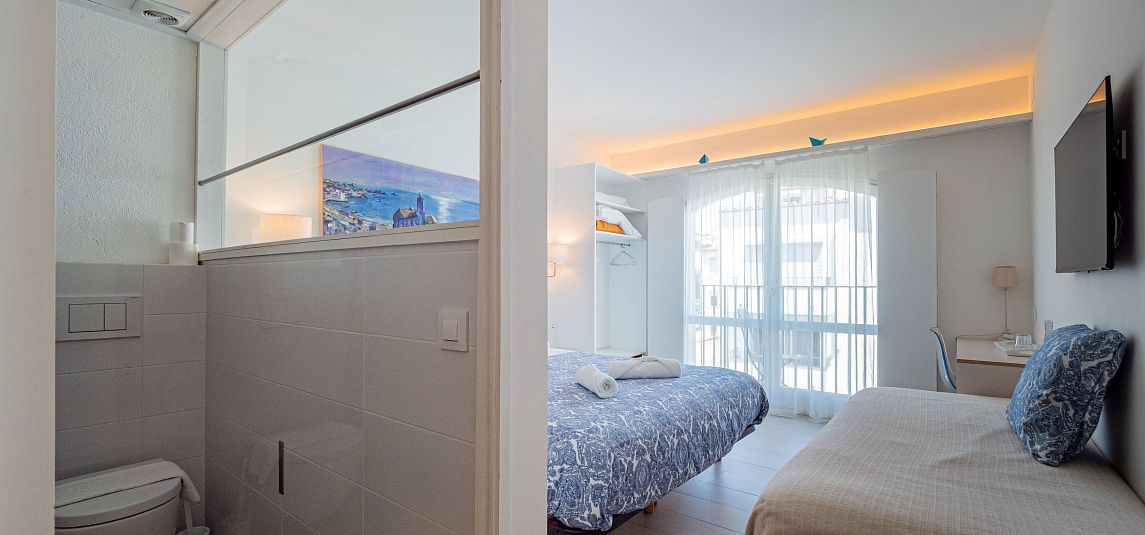 Chambre Familiale Supérieure avec vue latérale sur la mer