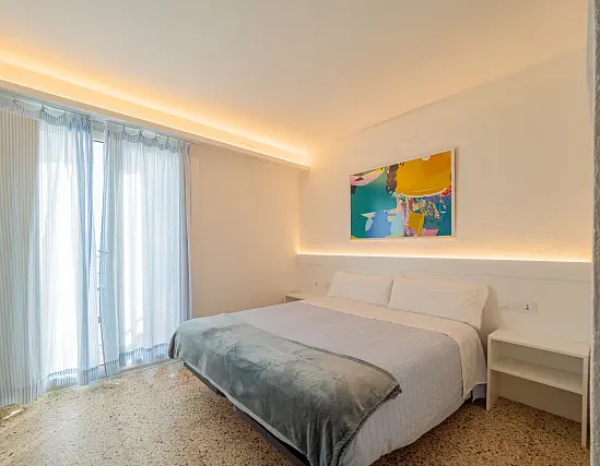 Double Room with Balcony and Side sea view