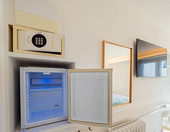 Double Room with Balcony and Side sea view
