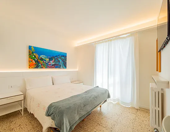 Double Room with Balcony and Side sea view