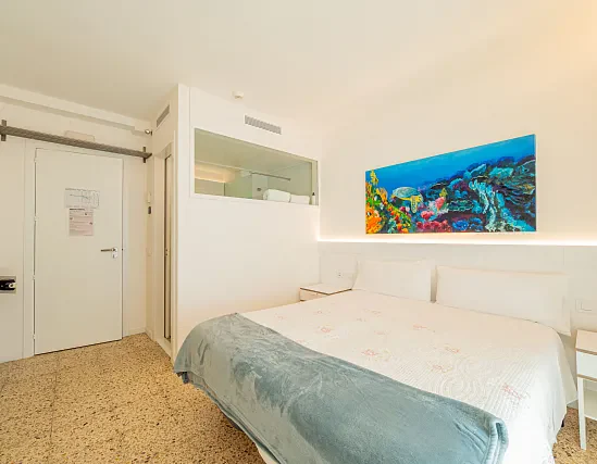 Double Room with Balcony and Side sea view