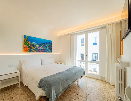 Double Room with Balcony and Side sea view