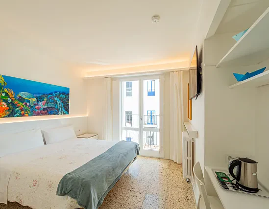 Double Room with Balcony and Side sea view