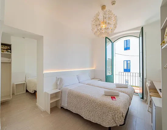 Chambre Familiale avec terrasse et vue latérale sur la mer