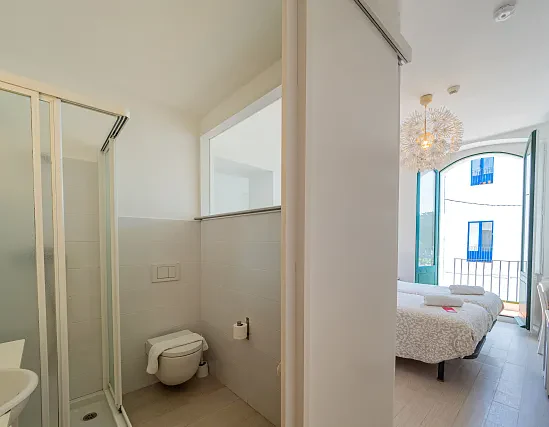 Chambre Familiale avec terrasse et vue latérale sur la mer