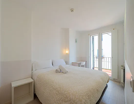 Chambre Familiale avec terrasse et vue latérale sur la mer