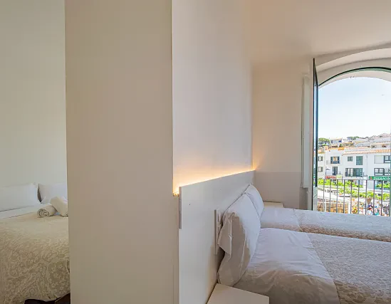 Chambre Familiale avec terrasse et vue latérale sur la mer