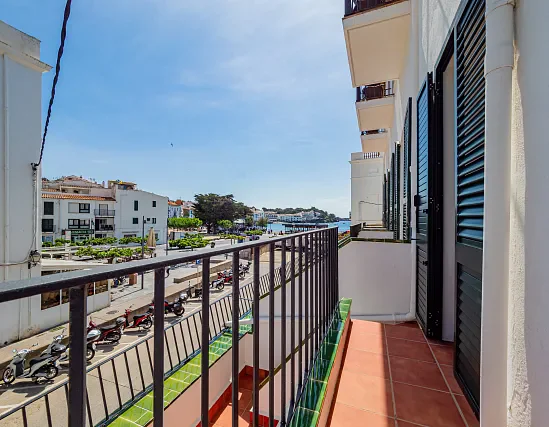 Chambre Familiale avec terrasse et vue latérale sur la mer