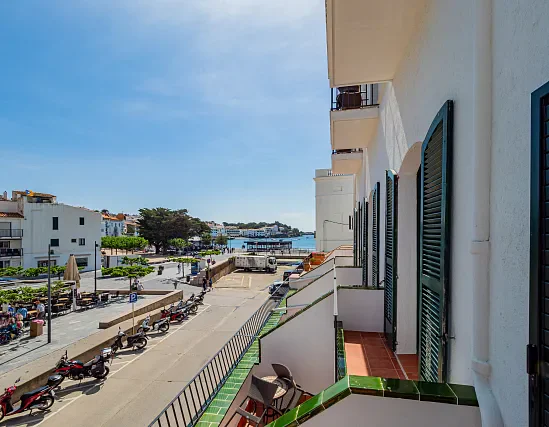 Chambre Familiale avec terrasse et vue latérale sur la mer