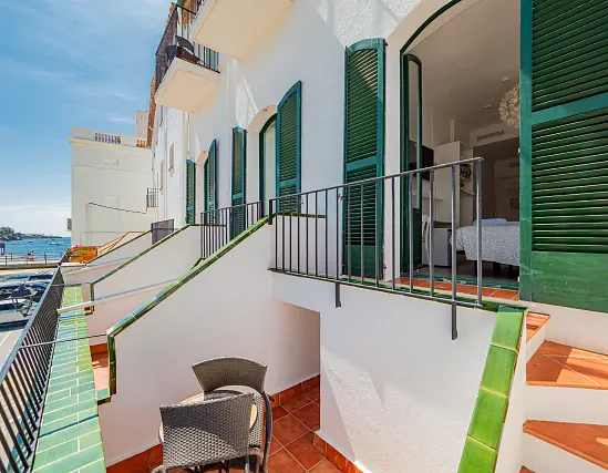 Chambre Familiale avec terrasse et vue latérale sur la mer