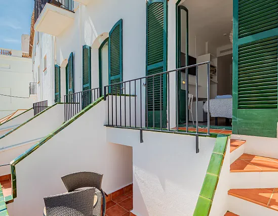 Chambre Familiale avec terrasse et vue latérale sur la mer