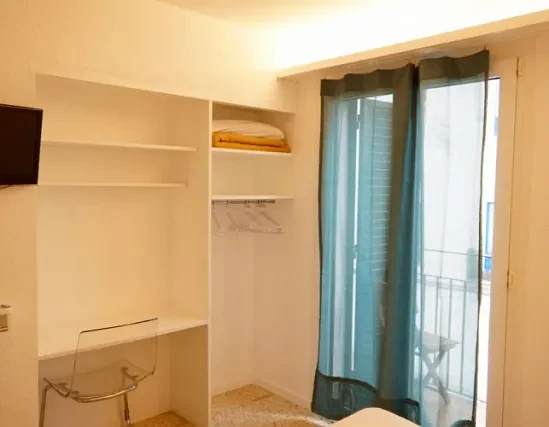 Habitació Doble amb balcó i vista lateral al mar