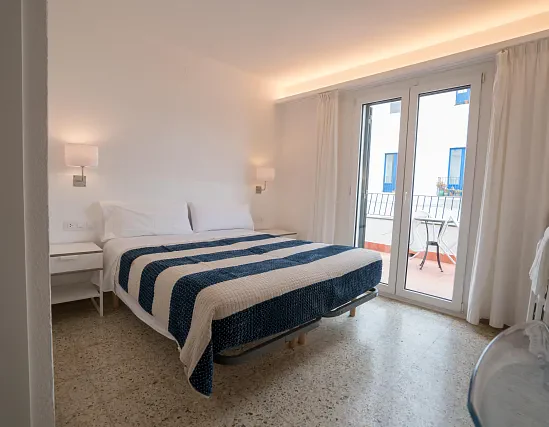 Habitació Doble amb terrassa i vista lateral al mar