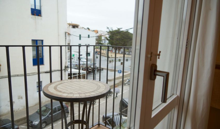 Chambre avec balcon et vue mer latérale